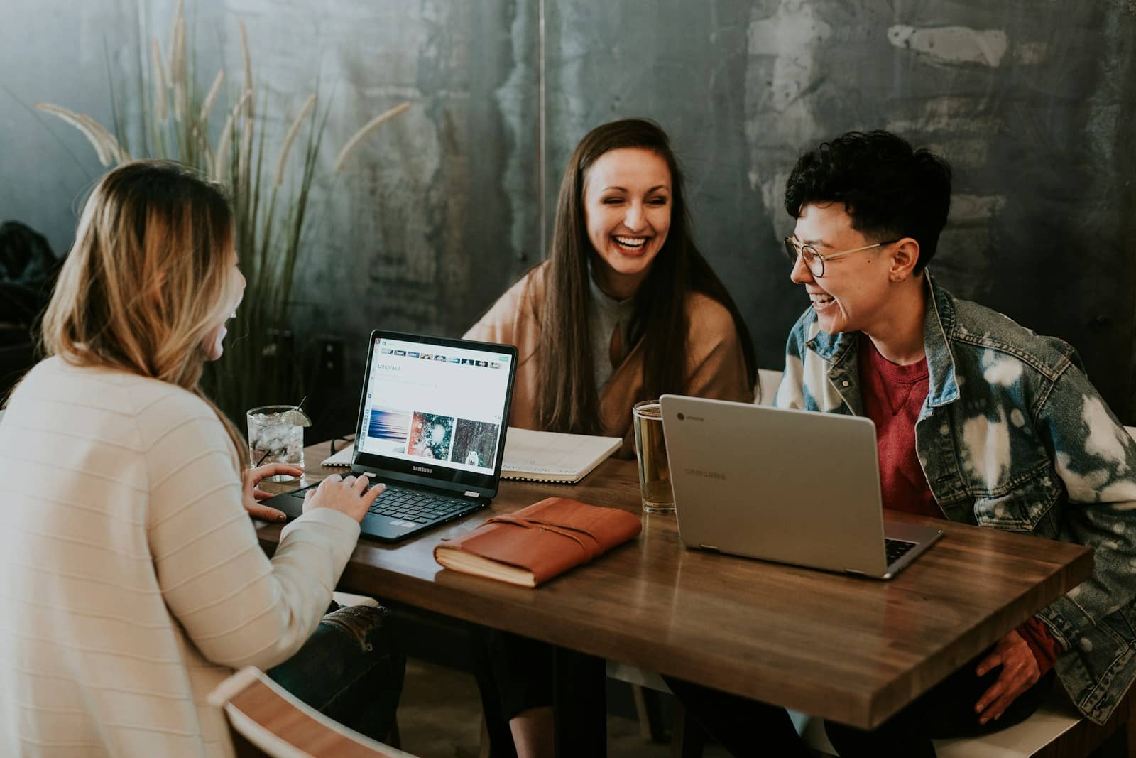 Guest Post Discovery marketing team collaborating