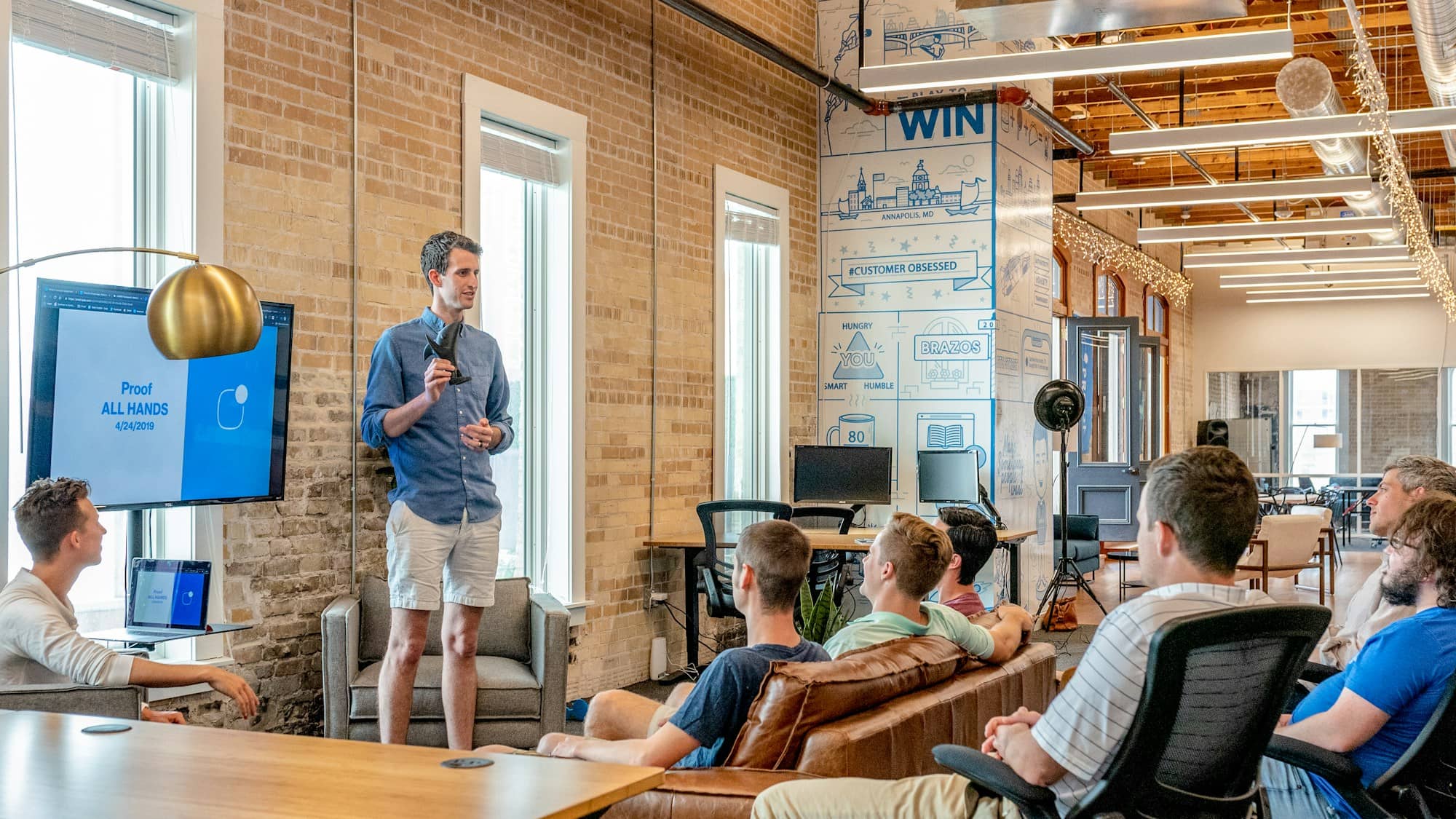 Guest Post Discovery digital marketing strategy meeting for guest posting and SEO growth.